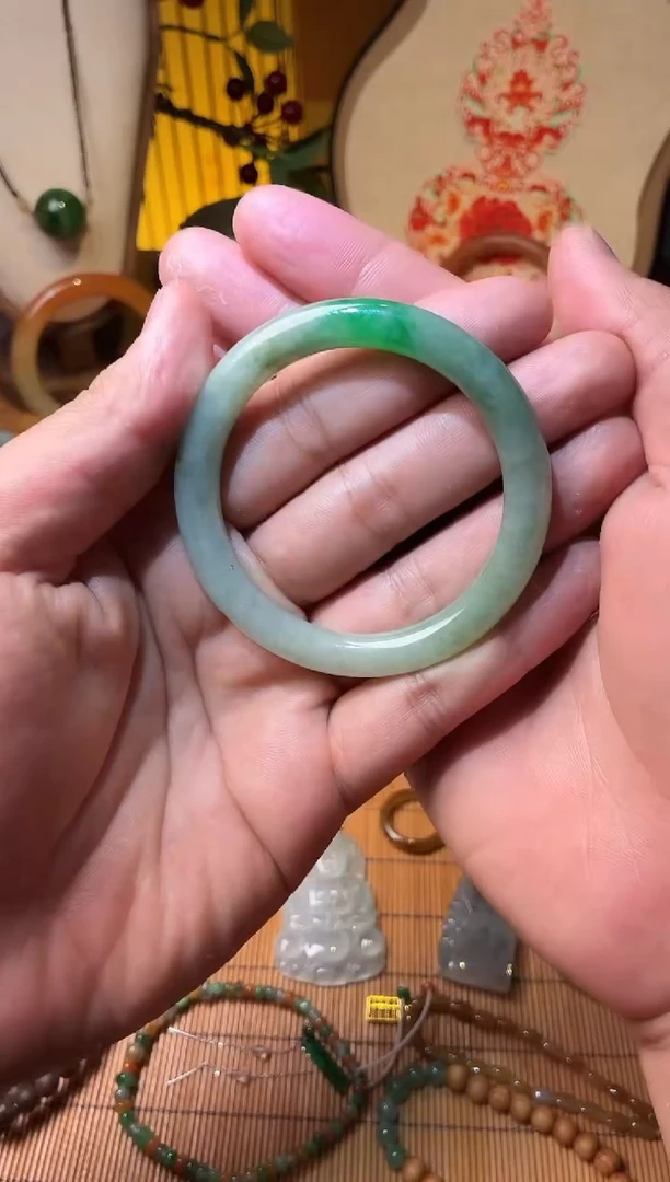 未镶嵌手镯翡翠冰甜绿辣色翡翠手镯