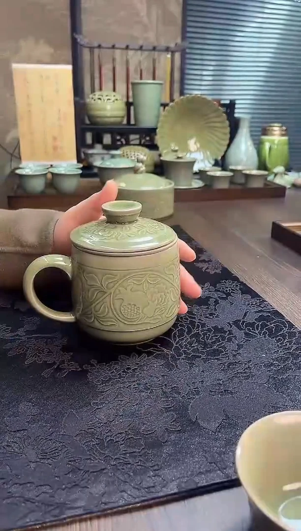 耀州窑缠枝石榴办公杯