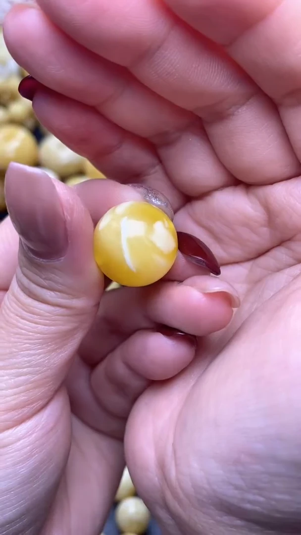 【闪购商品】琥珀裸石未镶嵌月.50卡17