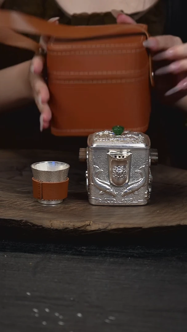 手工荷花手抓银壶+1主人杯+1礼盒