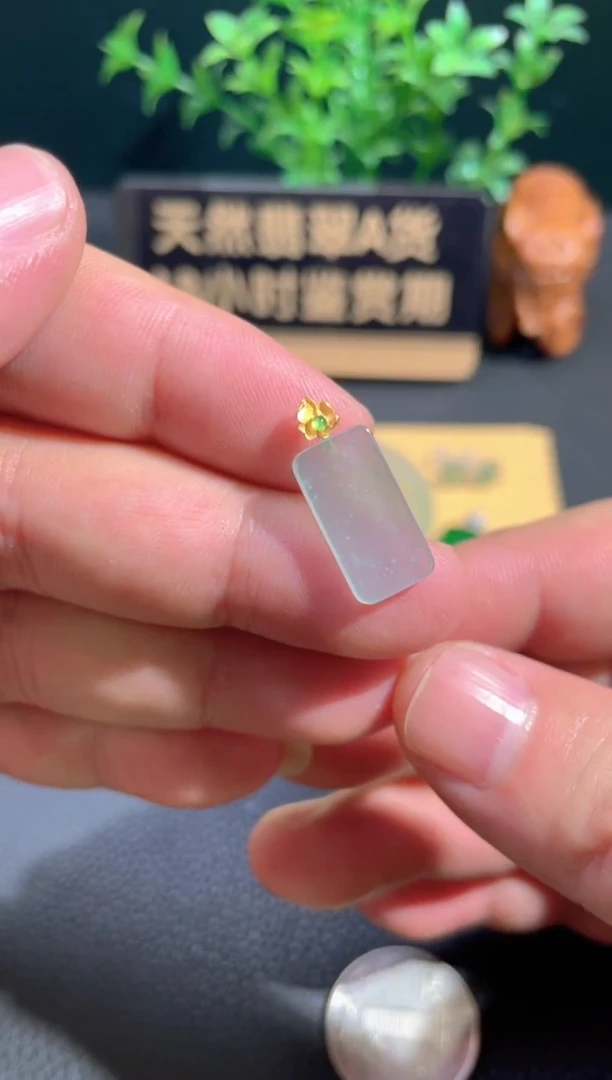 颈饰18K金镶嵌翡翠翡翠