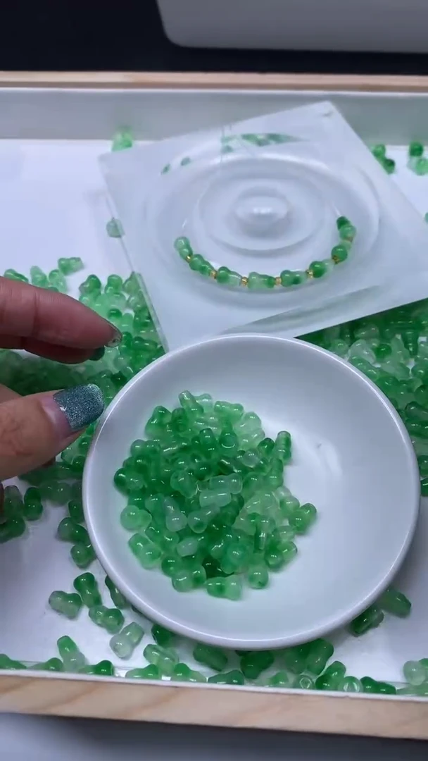 未镶嵌散珠玛瑙/玉髓E691 飘绿花 葫芦6*9mm 20个9.9元