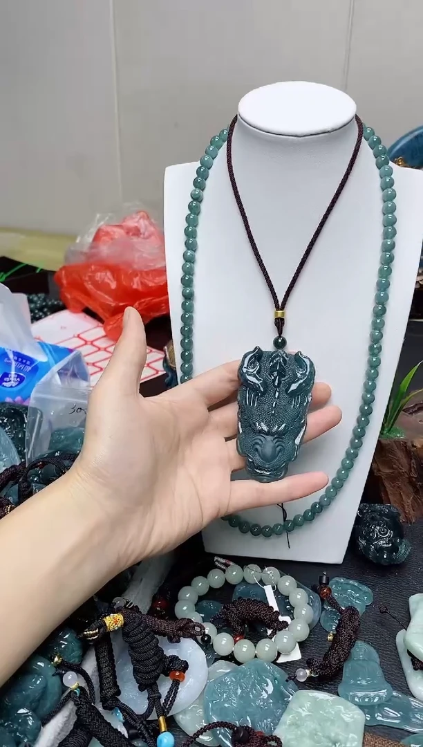 翡翠未镶嵌颈饰