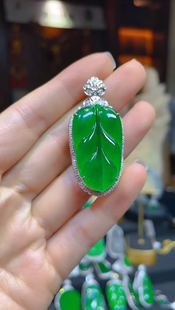 【闪购商品】翡翠颈饰18K金镶嵌120026天然A货翡翠叶子