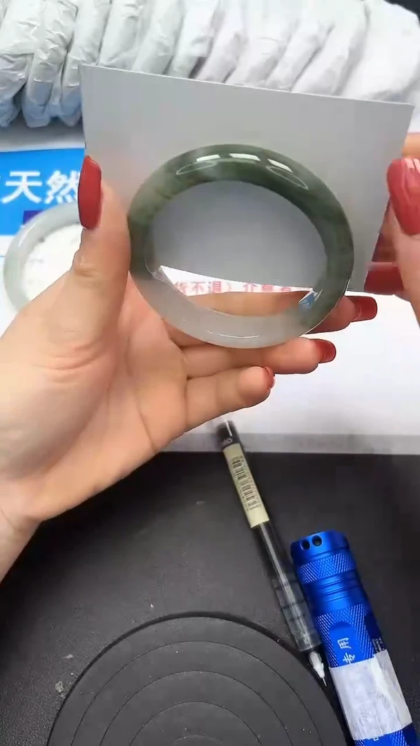 【闪购商品】石英质玉手镯未镶嵌32