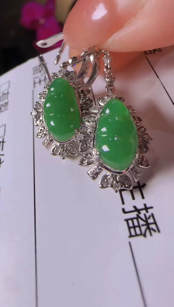 【闪购商品】翡翠耳坠18K金镶嵌满绿福豆耳坠