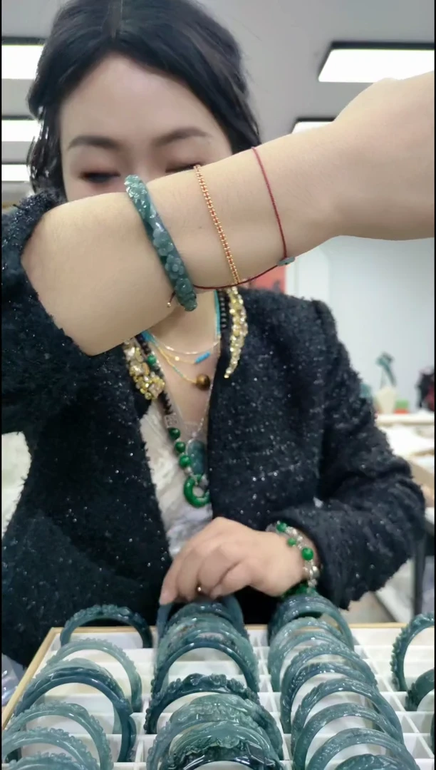 【闪购商品】树脂制品1321雕花手镯