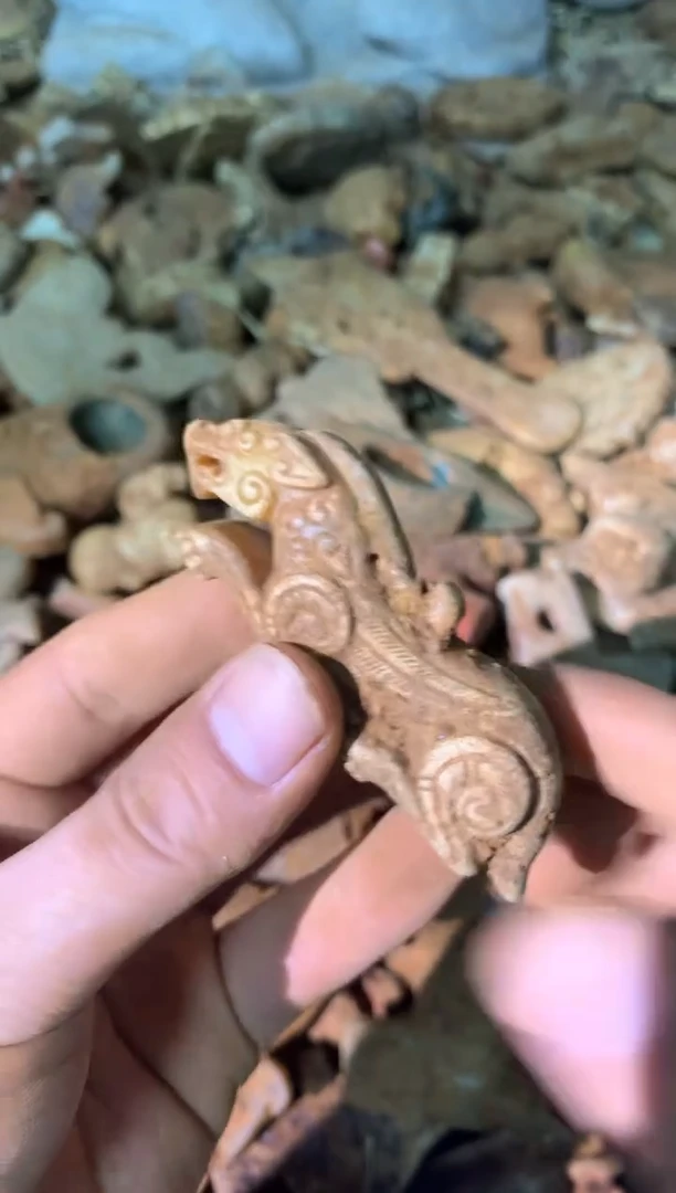 和田玉未镶嵌挂件以直播间实物图片为准