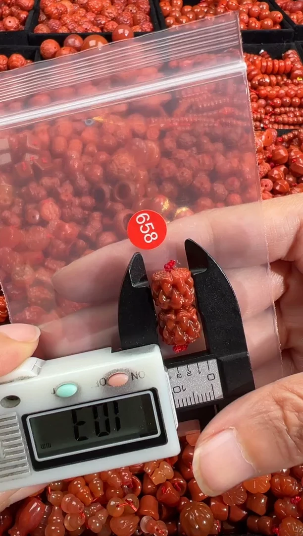 南红玛瑙未镶嵌颈饰1