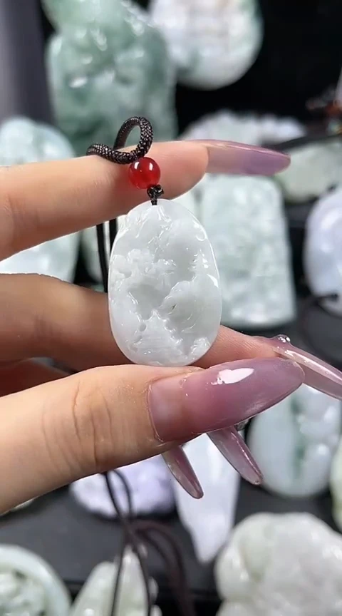 翡翠未镶嵌颈饰山水牌