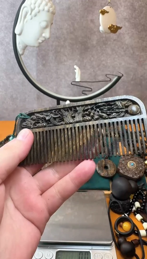【闪购商品】巴布亚贡木梳子流苏
