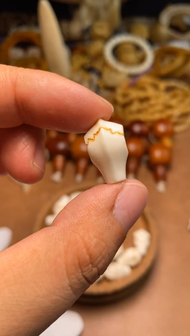 其他牛骨P180-三界三通-有棕裂