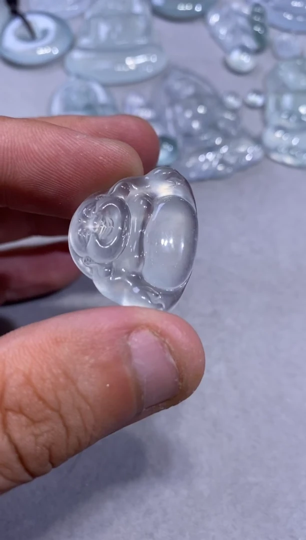 颈饰未镶嵌翡翠佛公21800  22.3  27.9  4.9