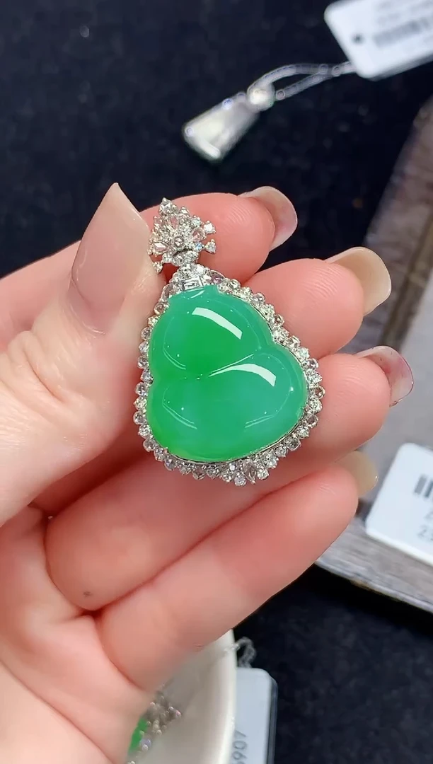 吊坠(不含链)18K金镶嵌翡翠多样性发其一