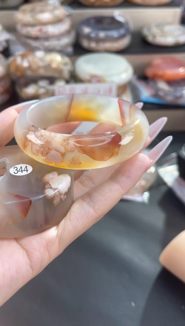 未镶嵌手镯石英质玉54