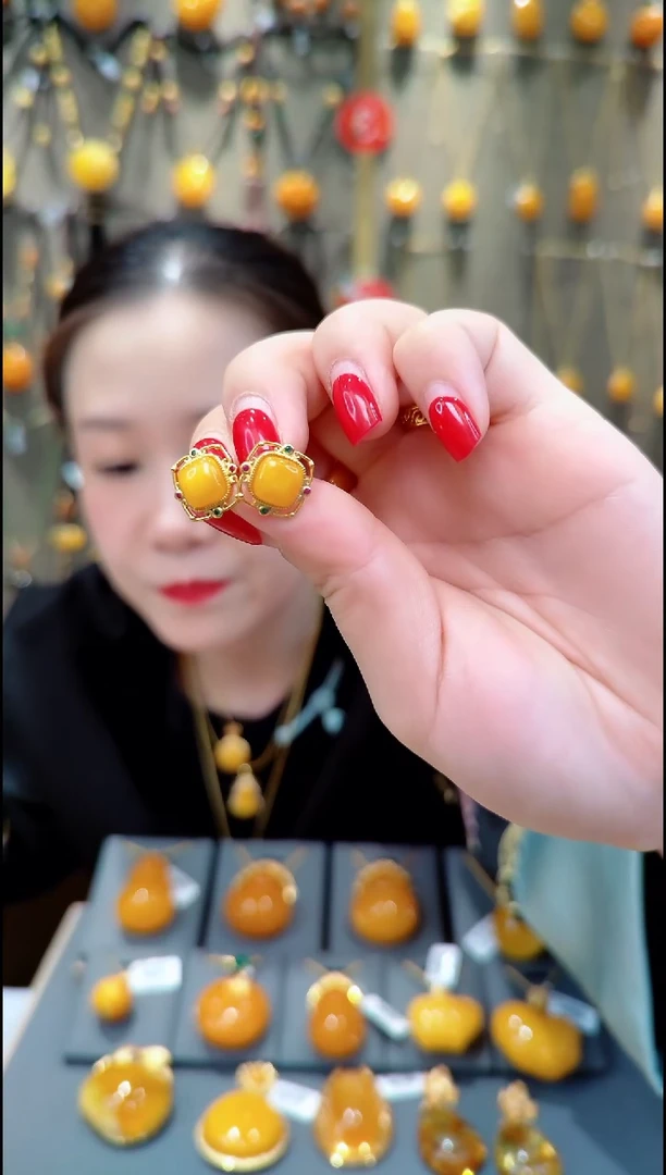 【闪购商品】蜜蜡耳饰银S925镀金镶嵌A370蜜蜡耳坠