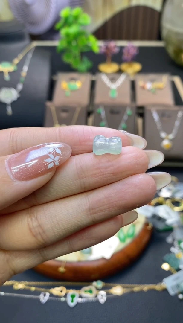 翡翠未镶嵌颈饰净货16828