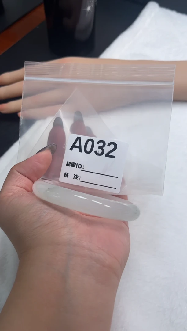 石英质玉（天山翠）手镯未镶嵌A032