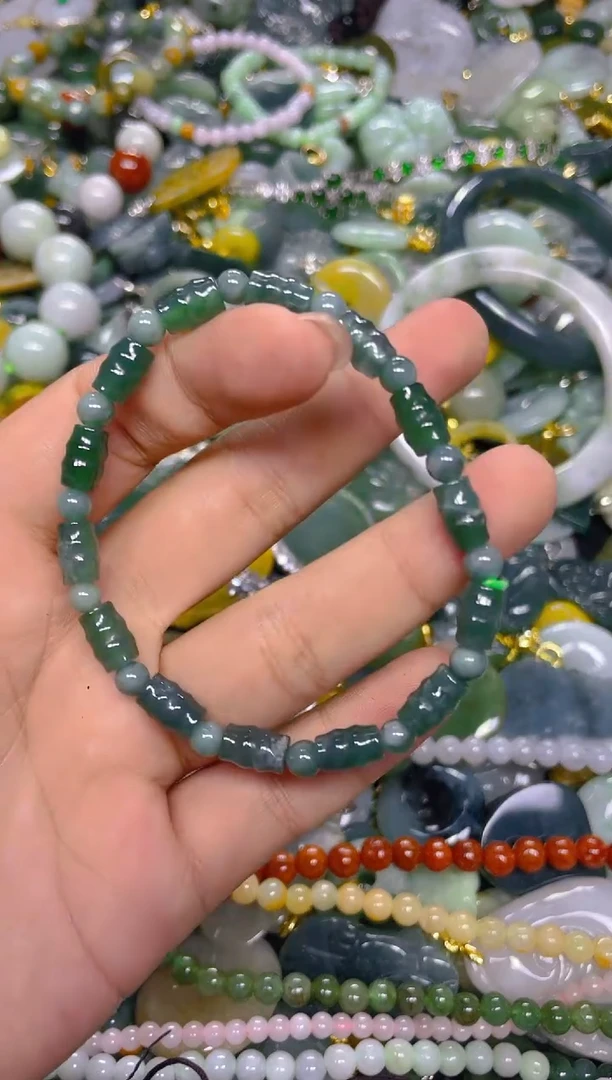 颈饰未镶嵌翡翠5MM/ S /翡翠A货，一件也是批发价
