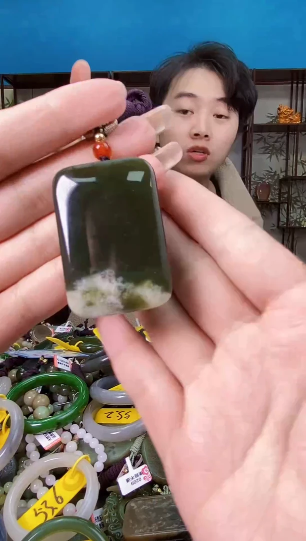 颈饰未镶嵌和田玉1