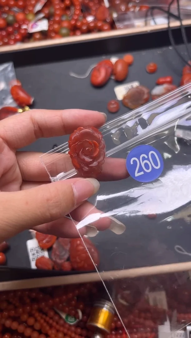 南红玛瑙未镶嵌珠宝奇石260