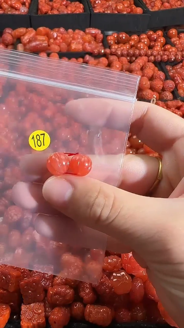 颈饰未镶嵌南红玛瑙1