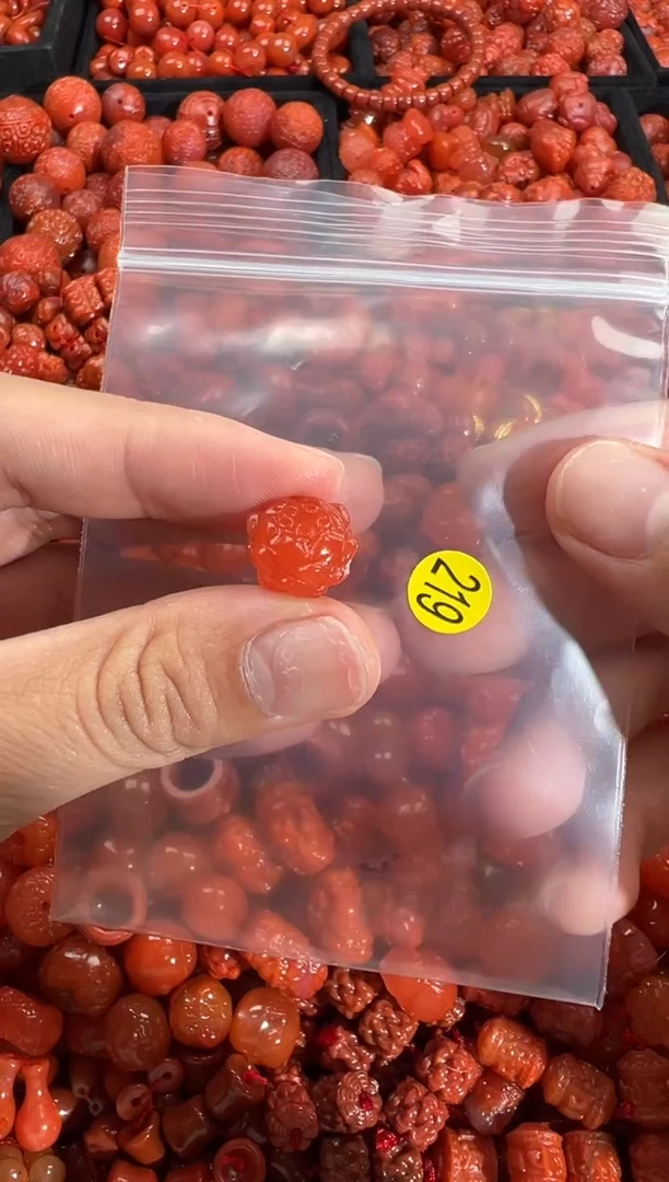 南红玛瑙未镶嵌颈饰1