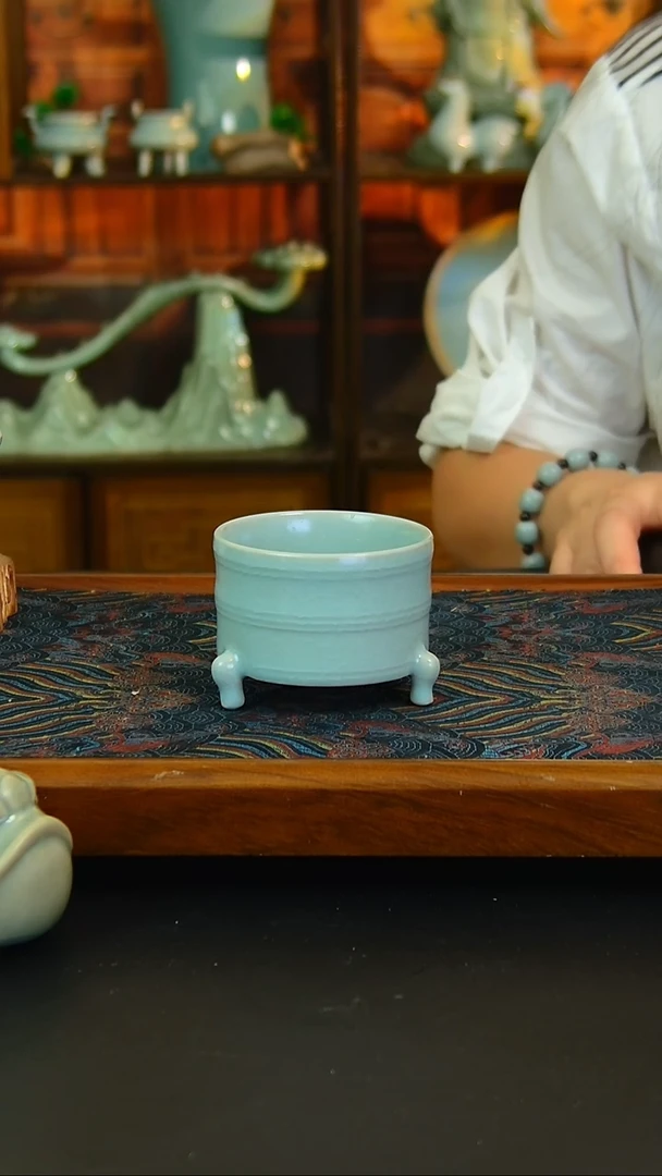 瓷片仿古釉三足杯，全品