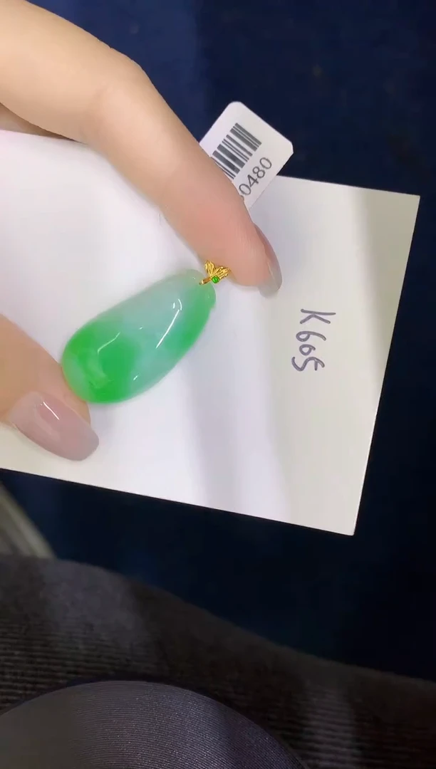 颈饰18K金镶嵌翡翠缅甸天然翡翠A货