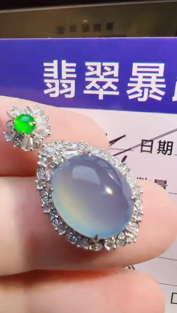 翡翠18K金镶嵌颈饰翡翠