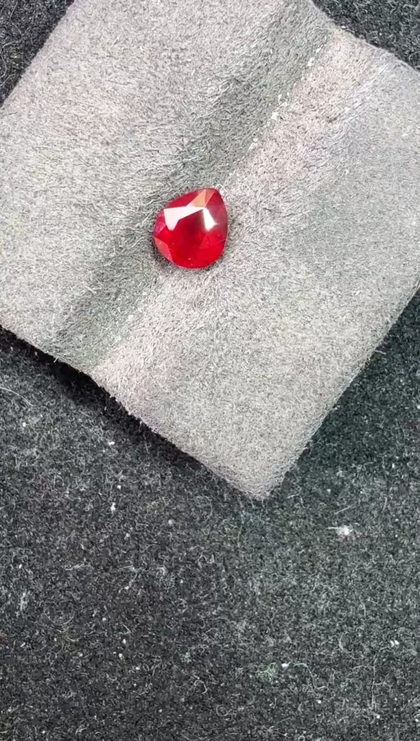 未镶嵌定制定制红宝石天然吉尔德0.98克拉强荧光