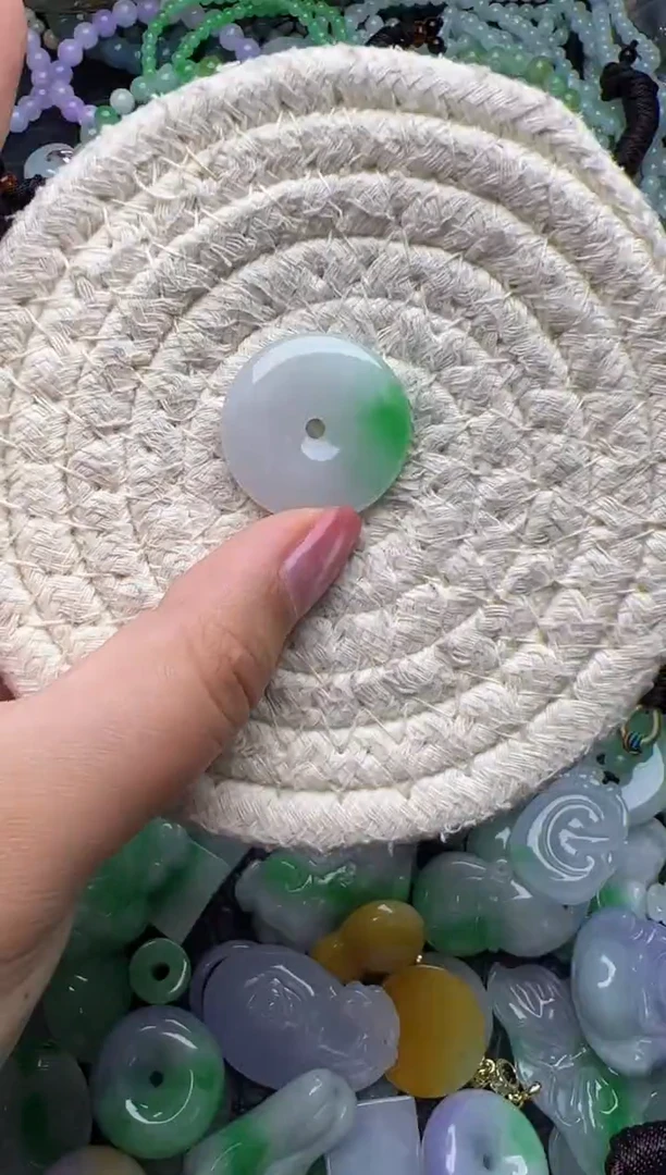 颈饰未镶嵌翡翠天然缅甸翡翠吊坠