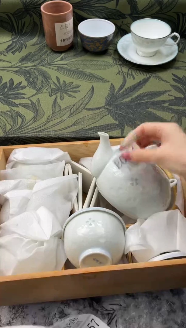 瓷片猫***?       E054*