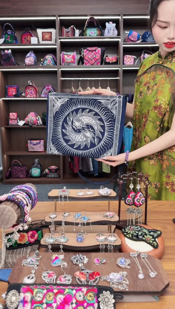 织绣?***@A4蒙阿苏苗绣传承店