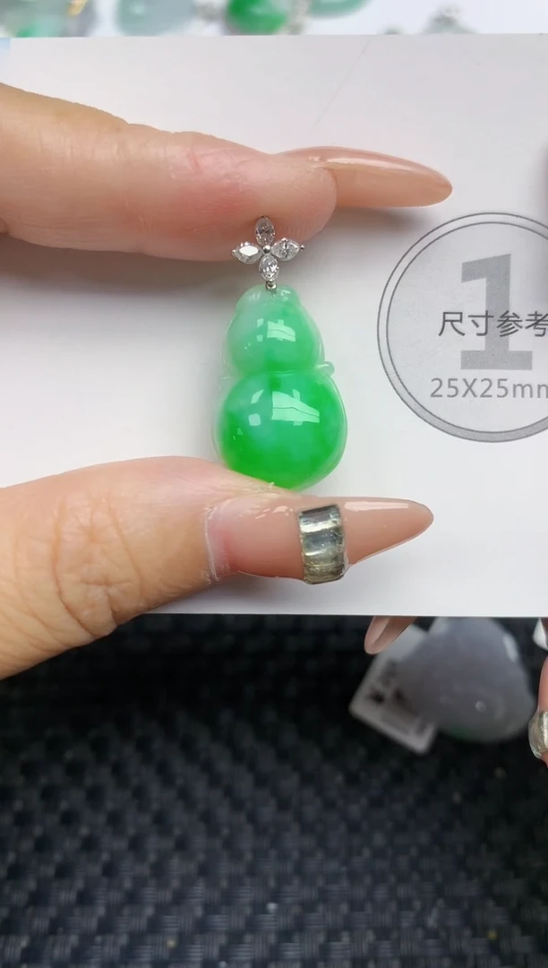 颈饰18K金镶嵌翡翠 天然缅甸A货翡翠百元以上9元证书费自理