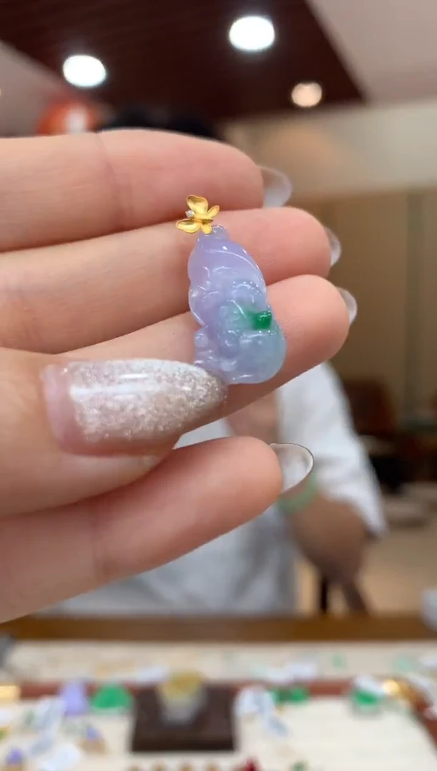 吊坠(不含链)18K金镶嵌翡翠莲花