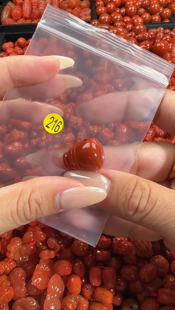 颈饰未镶嵌南红玛瑙1