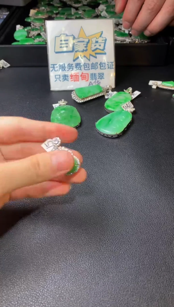 翡翠银S925镶嵌颈饰翡翠