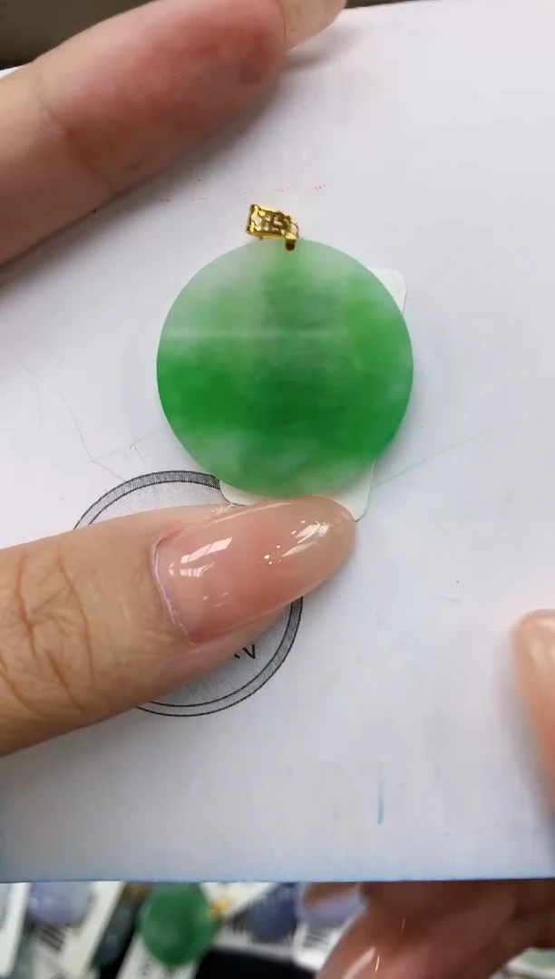 颈饰18K金镶嵌翡翠b
