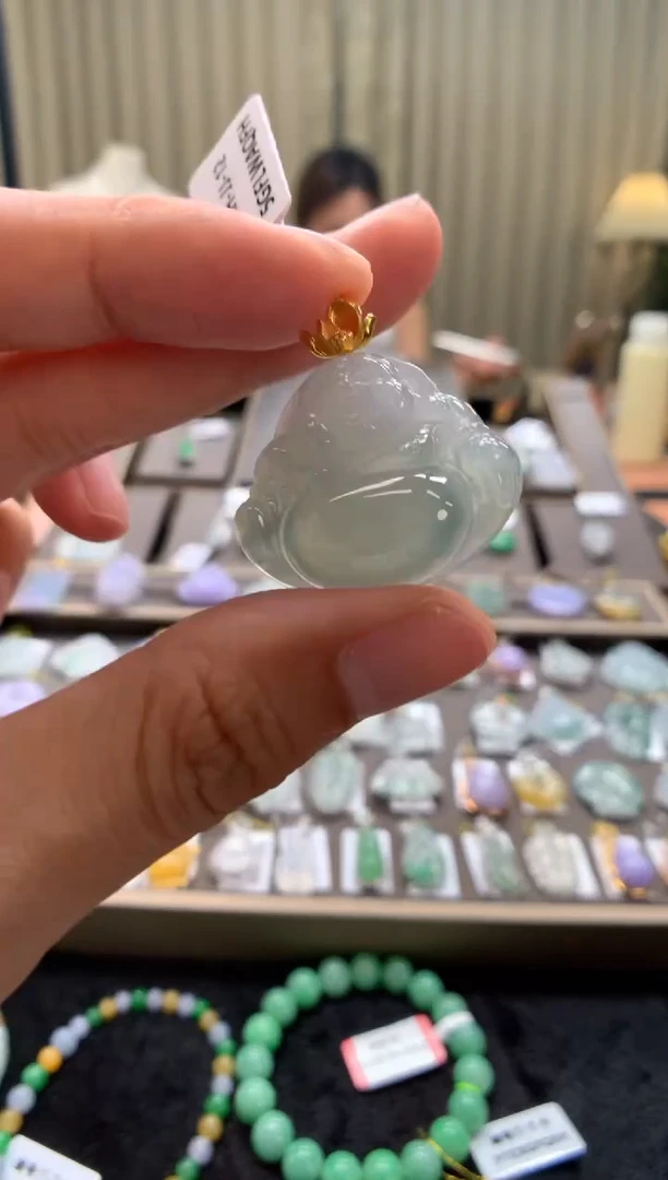 翡翠18K金镶嵌颈饰佛公