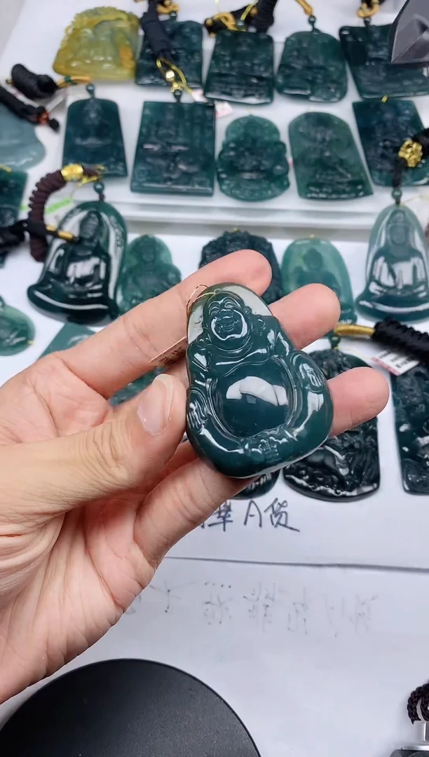 颈饰未镶嵌翡翠