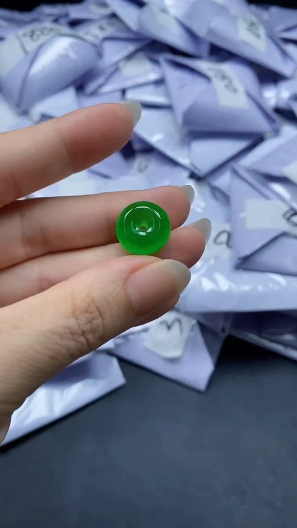 翡翠未镶嵌吊坠(赠链)（加扣头）23