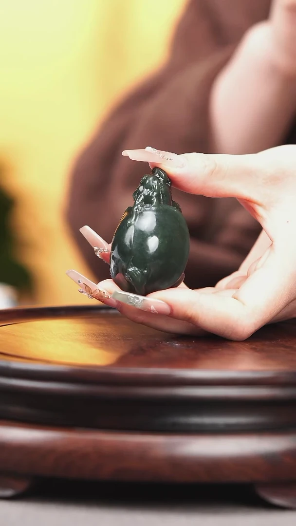 未镶嵌和田玉把件      2