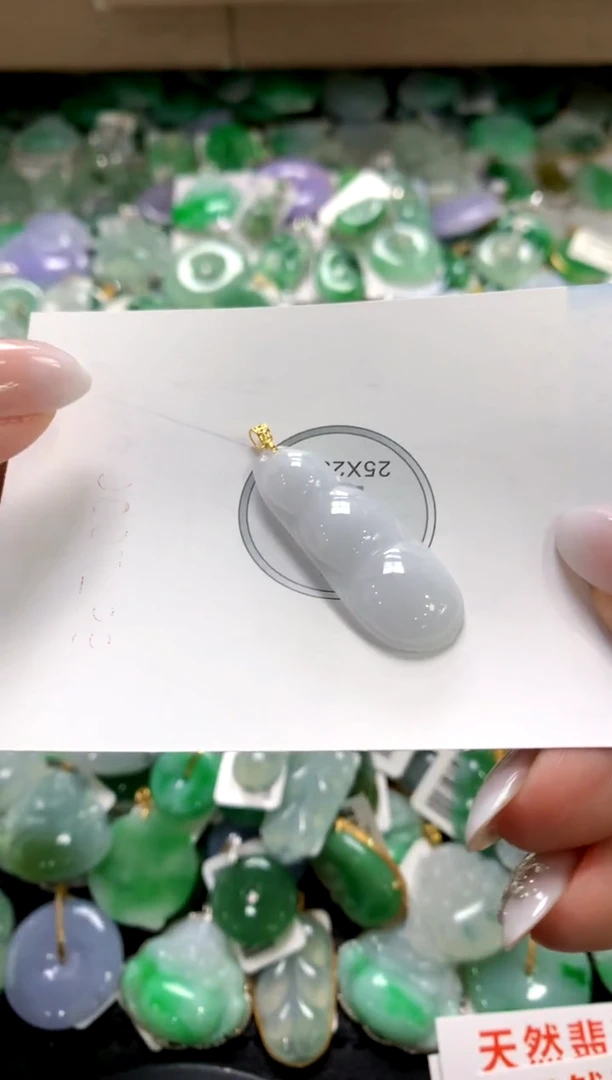 颈饰18K金镶嵌翡翠1111111111111111