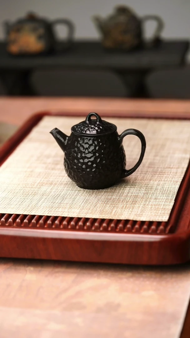 归玉堂冰碛岩重工雕刻灵泉壶200cc