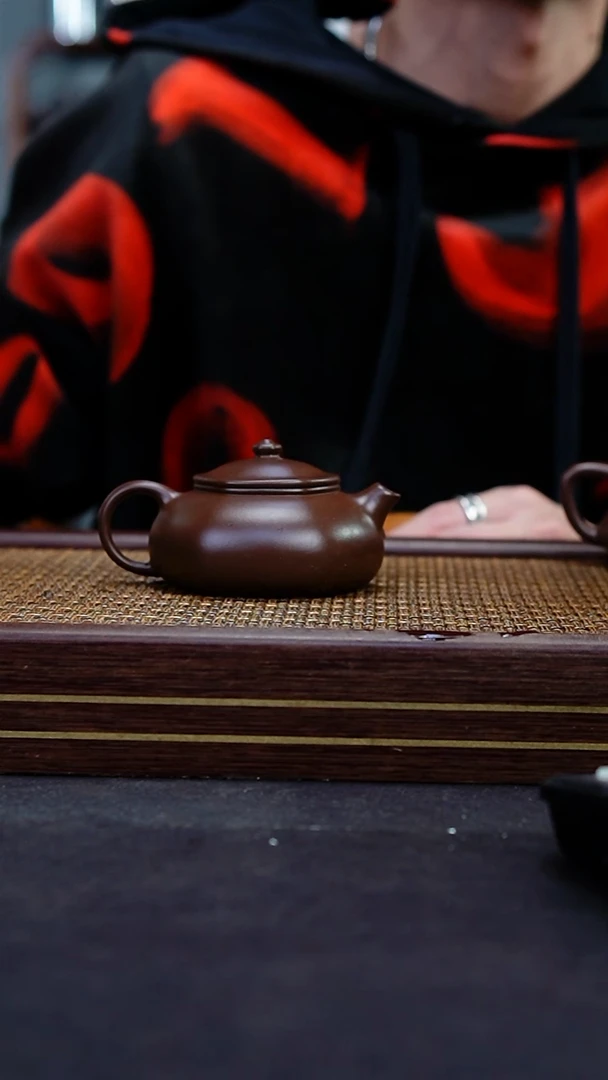 茶壶紫砂青**洋某革紫泥寒江