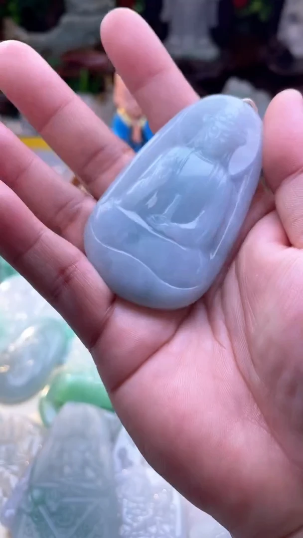 翡翠未镶嵌颈饰观音