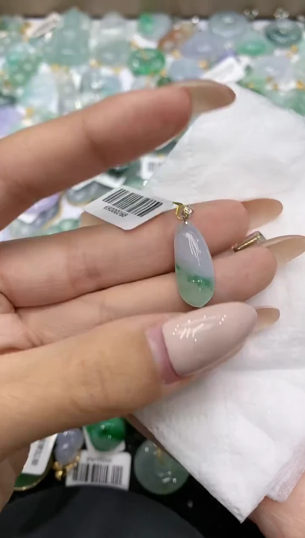 颈饰18K金镶嵌翡翠111111111111