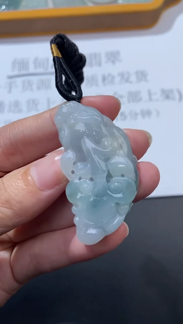 未镶嵌挂件翡翠374356    多人