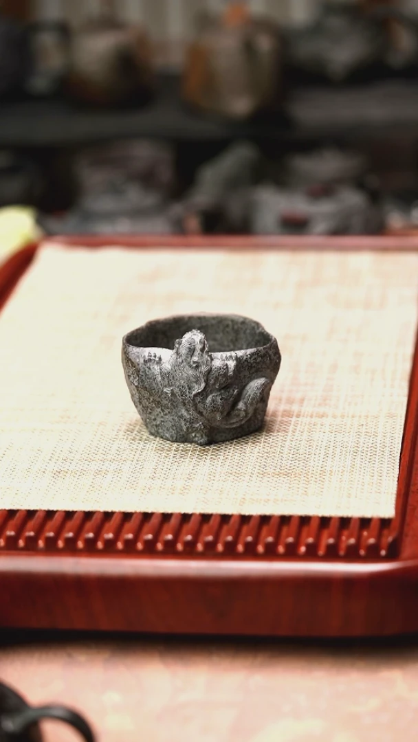 柯荣盛老师作品冰碛岩重工雕刻貔貅杯
